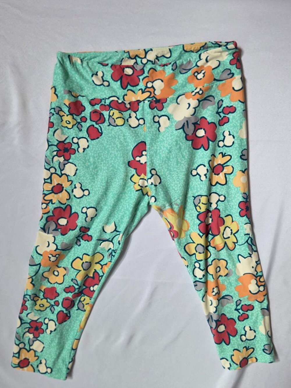 LuLaRoe Tall & Curvy Capri Leggings — Retro Floral on Mint